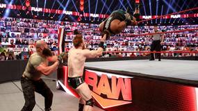 Видео: Кит Ли неправильно провёл приём во время эфира Raw, что привело к жесткому падению