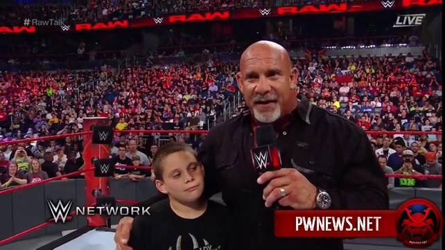 После выхода RAW из эфира Голдберг вышел на ринг для RAW Talk сегмента (фото; видео)