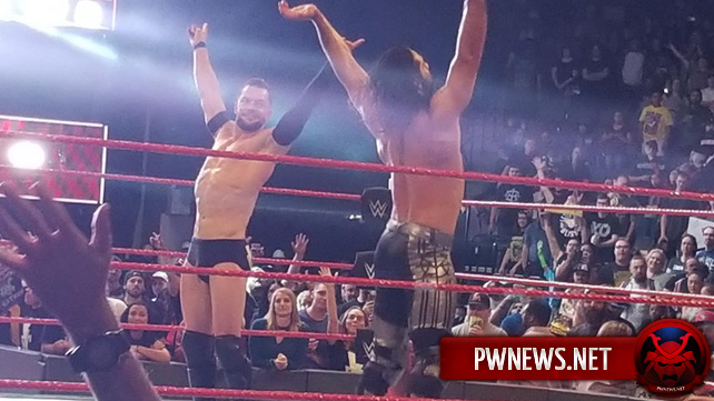 После окончания RAW Эмброуз, Бэлор и Роллинс провели финишеры на Мизе (видео)