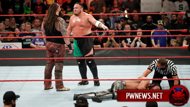 После выхода Raw из эфира Роман Рейнс спас Сета Роллинса от избиения