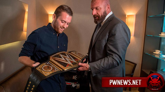 «Он настоящий герой» — Трипл Эйч подарил титул чемпиона WWE пострадавшему полицейскому во время теракта в Лондоне