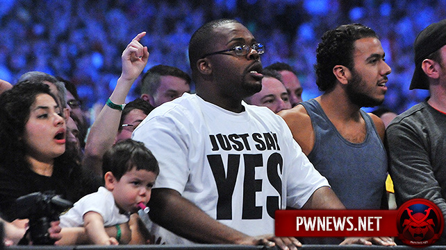 WWE запретят фанатам ходить на шоу в масках