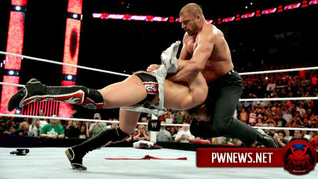Является ли закулисная политика все ещё большой проблемой в WWE?