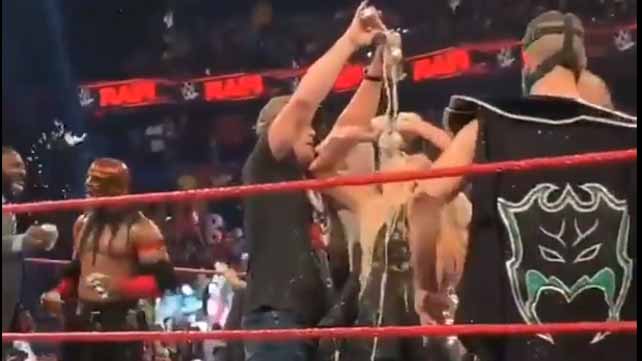 Стив Остин облил Лилиан Гарсию пивом после окончания Raw; Два больших увольнения за кулисами и другое