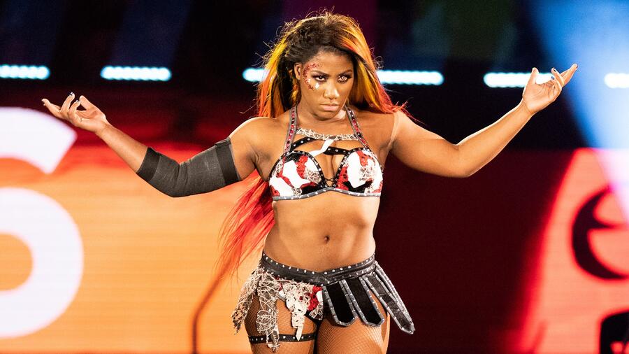 Ember Moon / Эмбер Мун