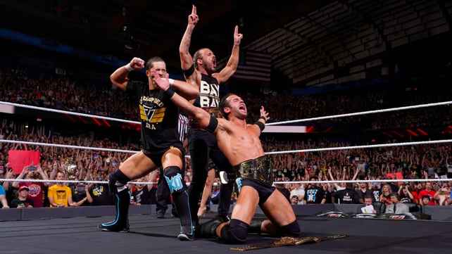 Неоспоримая Эра проиграли титулы командных чемпионов NXT на британском турнире WWE в Лондоне