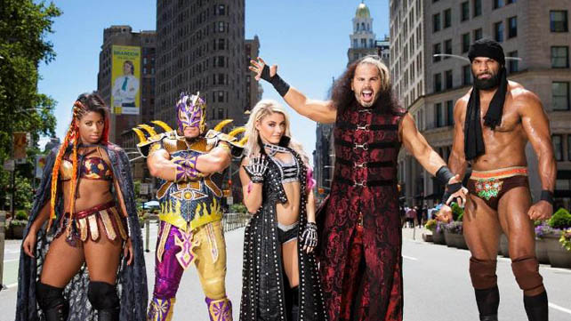 Суперзвезды WWE на улицах Нью-Йорка (23 фото)