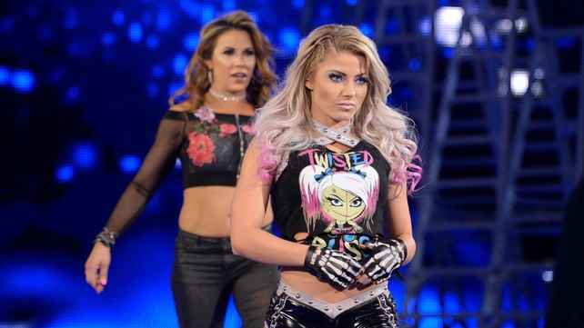 На следующий SmackDown объявлен матч; Две травмированные звезды вернулись к выступлениям; Рик Флэр будет на Evolution?