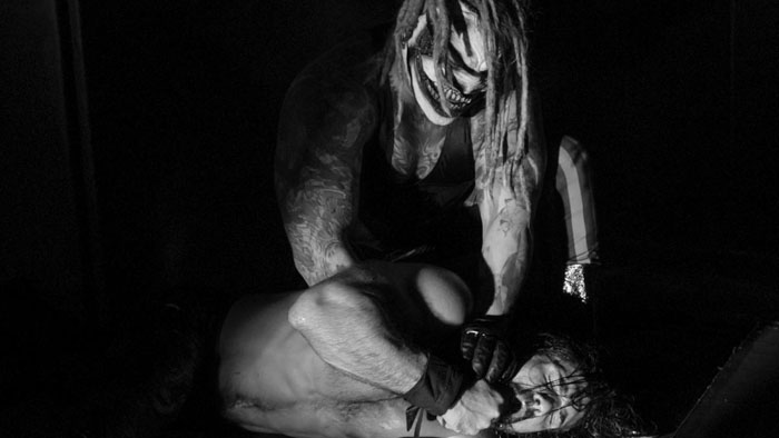 WWE готовили другую и более экстремальную концовку матча Роллинса и Уайатта на Hell in a Cell 2019