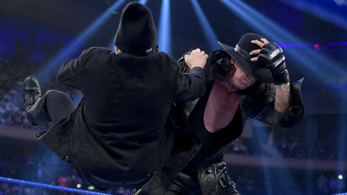 Гробовщик покинул арену SmackDown во время шоу из-за решения его не использовать в эфире