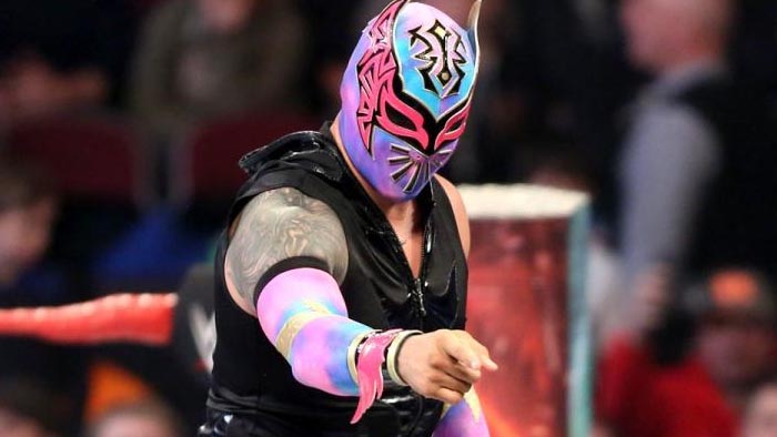 Син Кара нарушил условие девяностодневного запрета на выступления и принял участие на шоу ААА под именем принадлежащем WWE