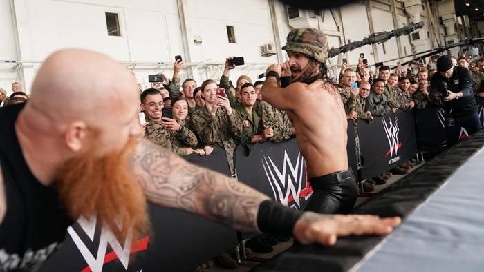 Результаты и спойлеры WWE Tribute To The Troops 2019: Роллинс против Роуэна в буткемп матче и другое (фото, видео)