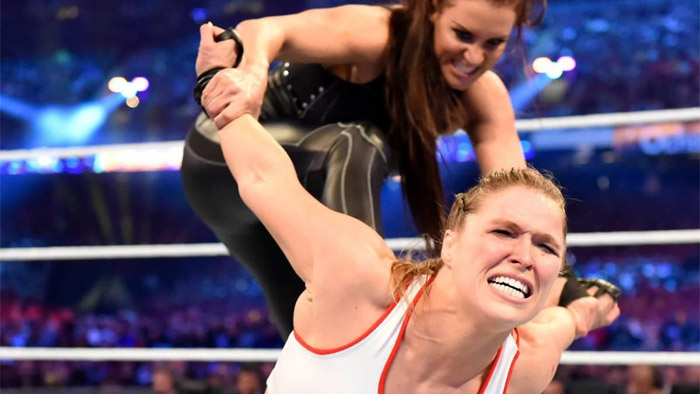 Стефани МакМэн говорит, что Ронда Роузи взволнована возможным возвращением WWE