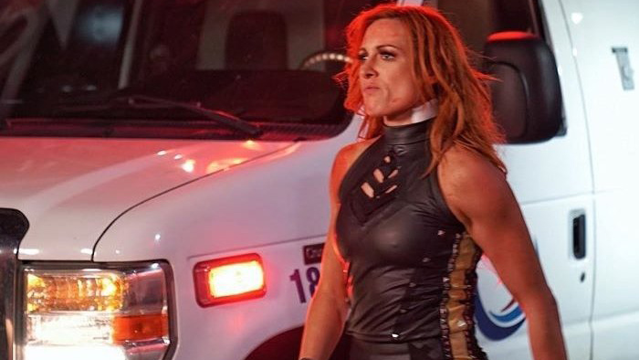 Сколько зарабатывают главные звезды женского ростера WWE; Почему Усо пропустили SmackDown и другое