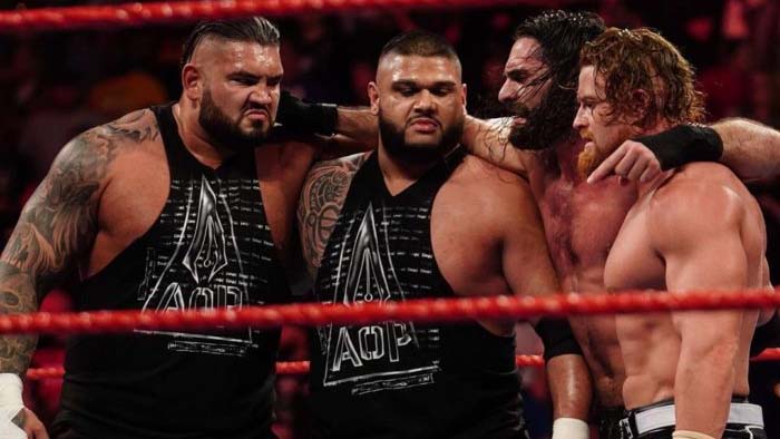 WWE пытаются добавить реакции фанатов на шоу; Саша Бэнкс оценила звезду AEW и другое