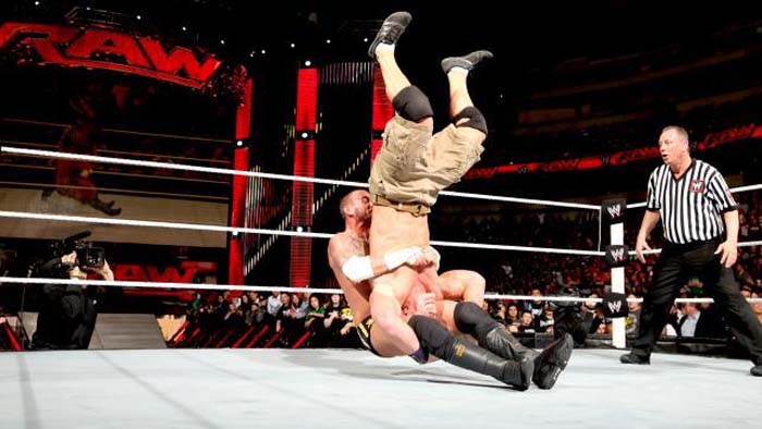 WWE могут снять запрет на проведение пайлдрайверов; Новые имена участников команды Возрождение и другое