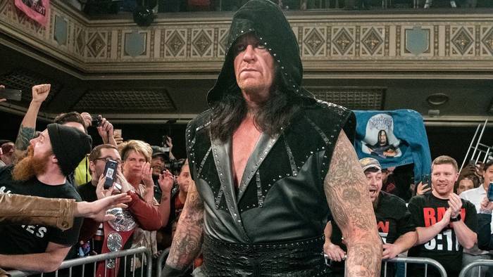 Гробовщик, как сообщается, в 2019 году подписал 15-летний контракт с WWE