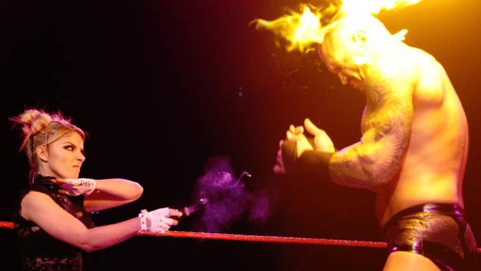 ТОП-10 моментов по версии WWE, когда суперзвёзды нападали на соперников с использованием огня