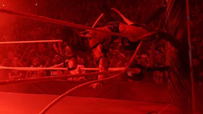 В сеть попал момент, который привел к разрыву канатов под Демоном в мейн-ивенте Extreme Rules
