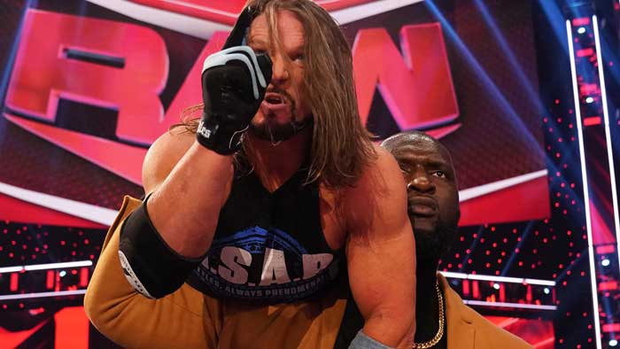 WWE в последний момент отказались от раскола команды Омоса и ЭйДжей Стайлза