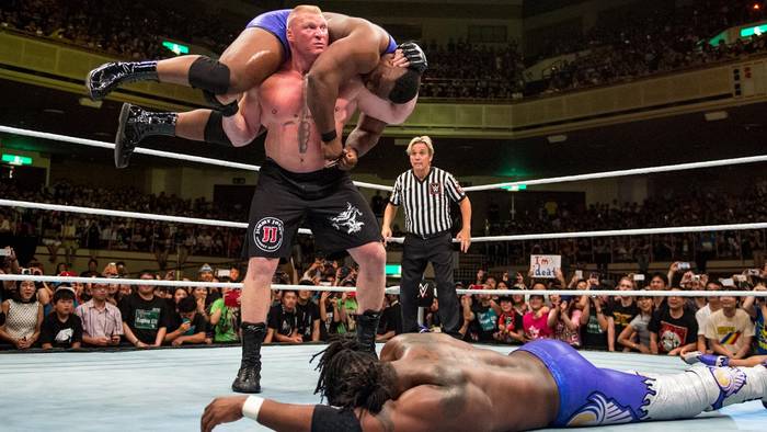 ТОП-10 моментов по версии WWE, когда Брок Леснар один уничтожал группу звёзд