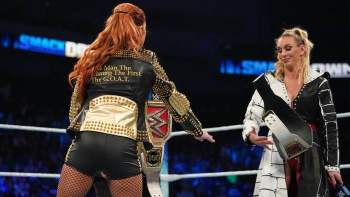 WWE отредактировали сегмент с обменом титулами между Бекки Линч и Шарлотт Флэр на SmackDown