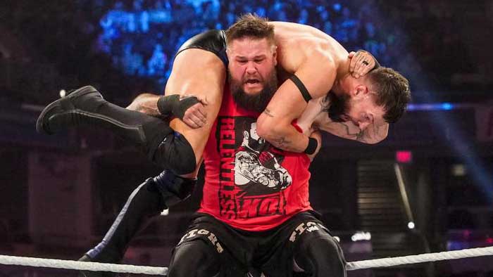 Известна реакция внутри WWE и AEW на решение Кевина Оуэнса продлить контракт
