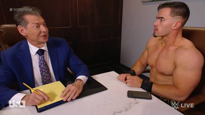 Винс МакМэн на Raw заявил, что любит увольнять людей