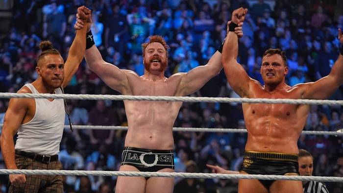 WWE сменили ринг-нейм звезде NXT после дебюта на SmackDown; Биг И получил перелом шеи на SmackDown и был увезён на носилках