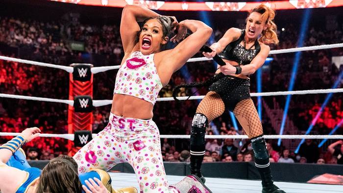 Десять основных моментов дороги Бекки Линч и Бьянки Белэйр к битве за титул на WrestleMania по версии WWE