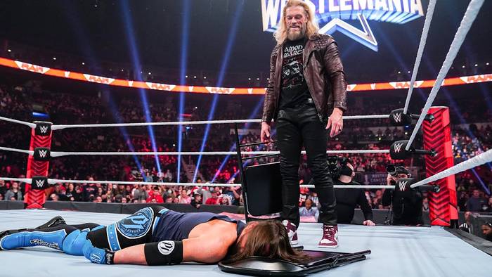 Пять основных моментов дороги Эджа и ЭйДжей Стайза к матчу на WrestleMania по версии WWE