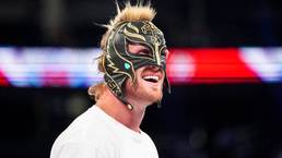 Три звезды по версии WWE, которым удалось украсть маску у своих соперников