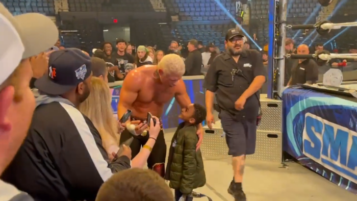 Видео: Коди Роудс поздравил юного фаната с днём рождения после выхода SmackDown из эфира