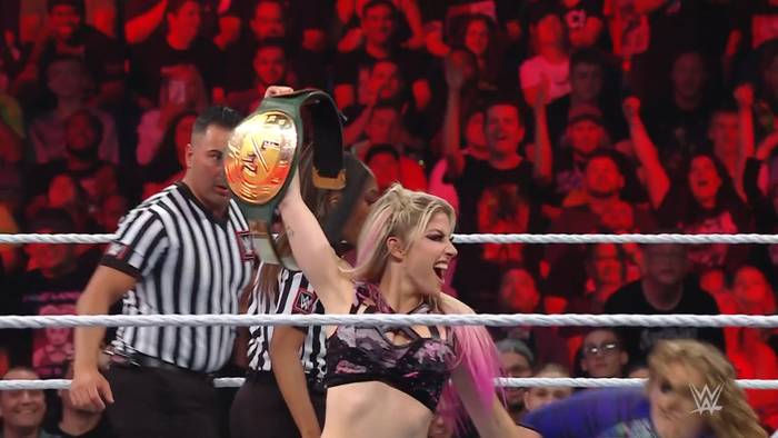 Титул чемпиона 24/7 шесть раз сменил своего обладателя во время эфира Raw; Алекса Блисс впервые стала чемпионкой 24/7