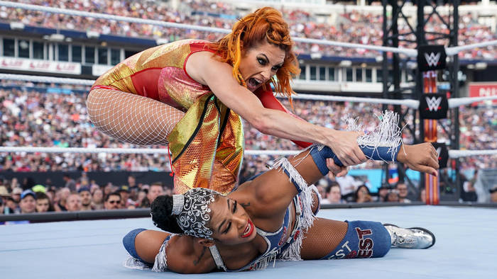 Бекки Линч, возможно, получила травму на SummerSlam; Закулисные заметки по фейстёрну топовой звезды WWE