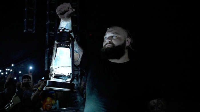 Видео: Брэй Уайатт получил новую музыкальную тему в WWE; Полный сегмент с возвращением на SmackDown