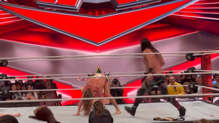Видео: Тёмный титульный матч прошёл после выхода Raw из эфира