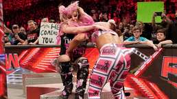 Фото: Бьянка Белэйр получила повреждение на Raw; Бьянка Белэйр отправила послание для Алексы Блисс
