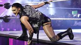 Видео: Риа Рипли отошла от сценария во время эфира Raw