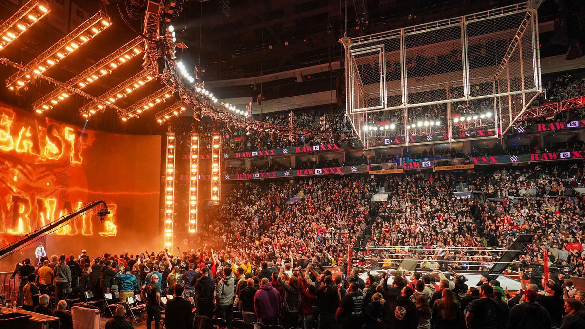 Почему не состоялся матч Бэйли и Бекки Линч на Raw; WWE сделали заявление по успеху Raw 30