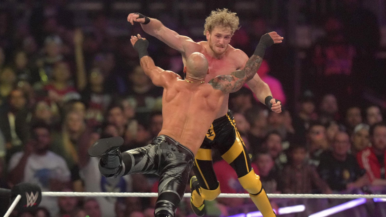 Фото: Звезда AEW присутствовал за кулисами Royal Rumble; Реакция WWE на Royal Rumble матчи