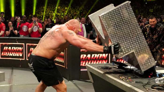 Букер Ти опровергает слухи о закулисной реакции на Брока Леснара после Royal Rumble 2023
