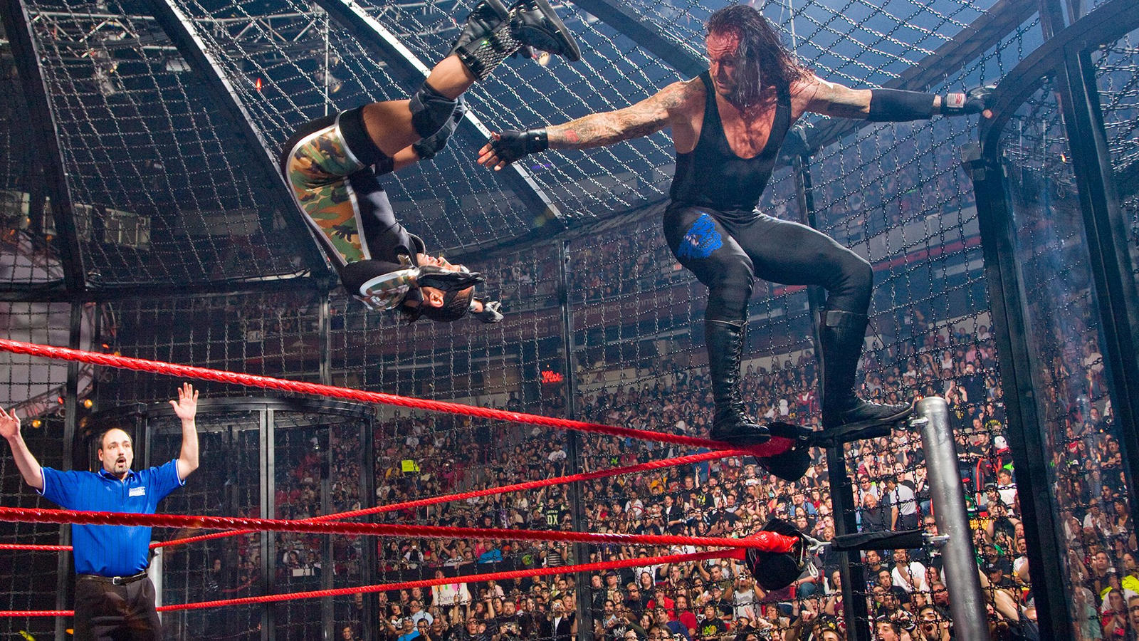 ТОП-20 величайших моментов в Elimination Chamber матчах по версии WWE
