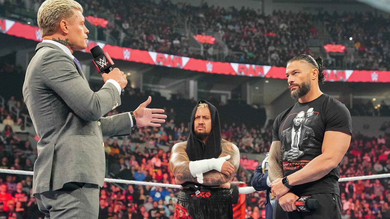 Роман Рейнс на Raw сделал отсылку на AEW; WWE тизерят большое предательство?