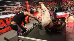 Бэд Банни получил травму на Raw