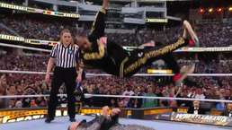 Видео: Спуп Догг сделал таунт Рока и провёл народный локоть на WrestleMania; Возвращение и травма произошли на шоу
