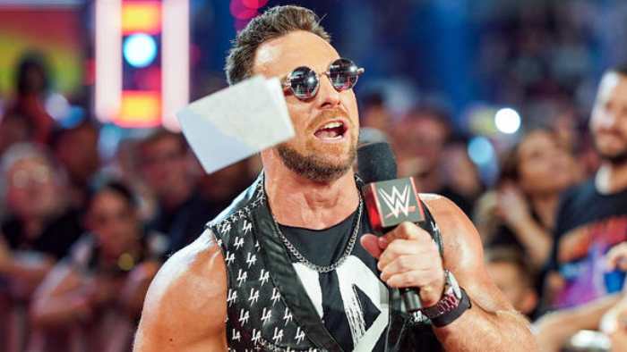 WWE могут свернуть пуш ЛА Найта из-за его неоднозначной закулисной позиции
