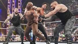 Командный матч по гиммиковым правилам назначен на WrestleMania; WWE распределили матчи по дням