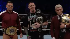 Видео: Мировые чемпионы WWE и временный чемпион UFC Том Аспиналл встретились на ринге хаус-шоу