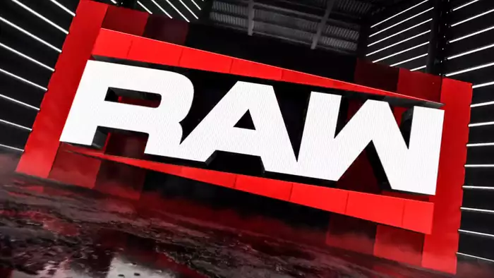 Дебют состоялся в WWE на Raw